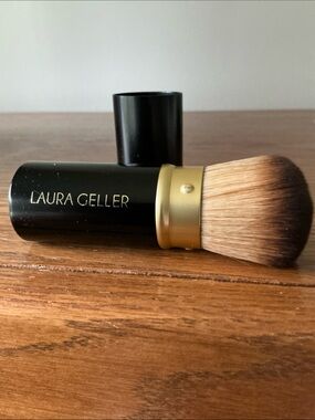 Laura Geller Black & Gold Retractable Makeup Brush with Brown Bristles